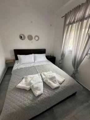 Seashore house Makri